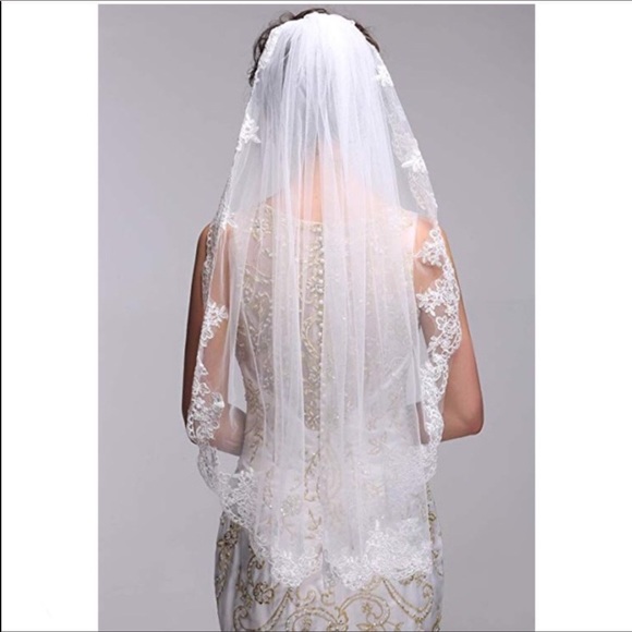 Simple Elegent Lace Appliques Wedding Veil W/Comb main image 4